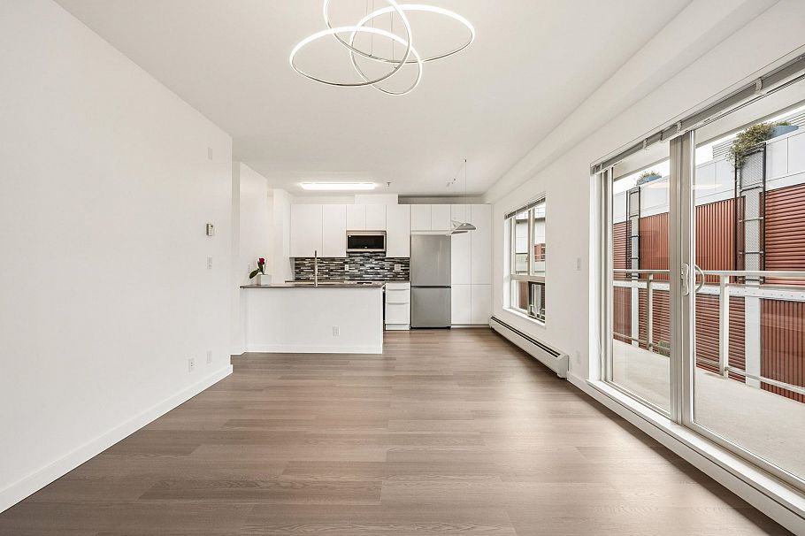 303 1033 St. George's Avenue North Vancouver, BC - 3