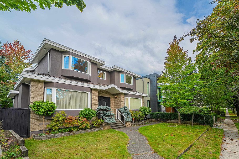 4255 W 15th Avenue Vancouver, BC - 32
