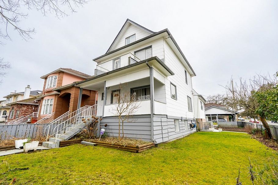2604 E 19th Avenue Vancouver, BC - 1