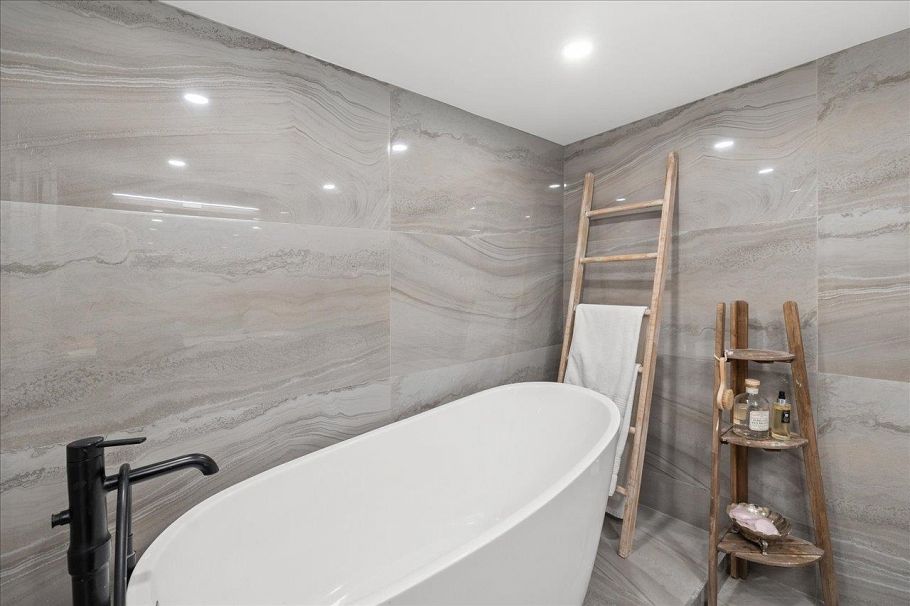 708 188 E Esplanade North Vancouver, BC - 20