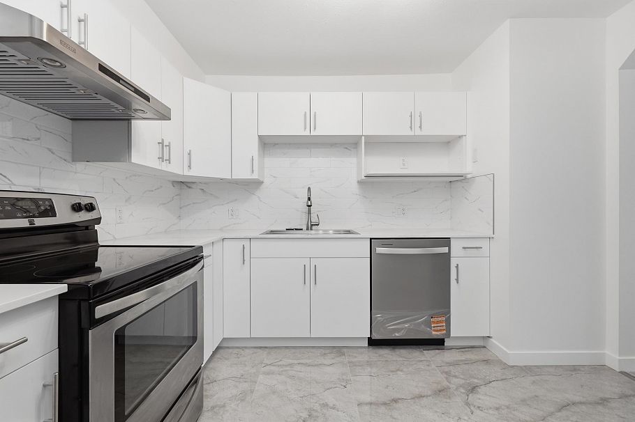 204 1550 Fell Avenue North Vancouver, BC - 3