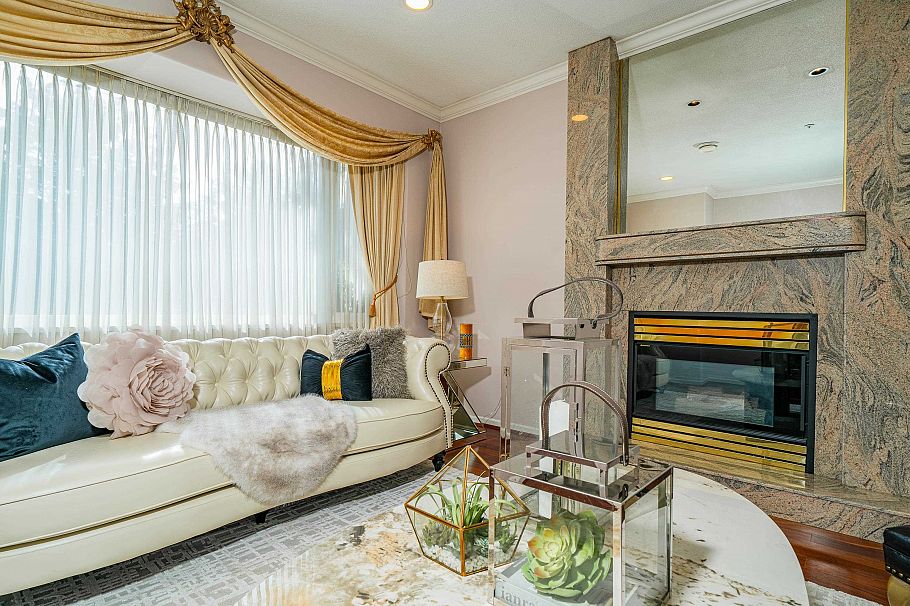 4255 W 15th Avenue Vancouver, BC - 9