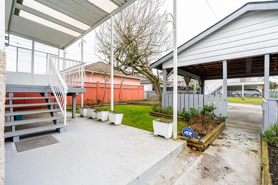 2604 E 19th Avenue Vancouver, BC - 30