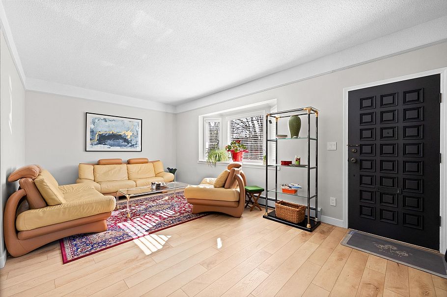 3099 W 6th Avenue Vancouver, BC - 4