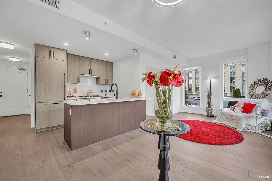 305 6859 Cambie Street Vancouver, BC - 1