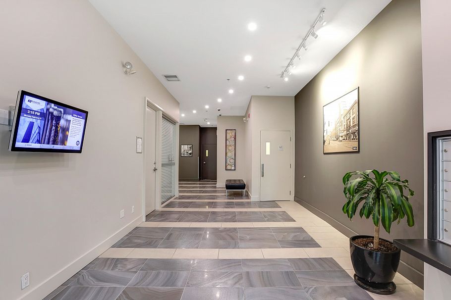 209 1249 Granville Street Vancouver, BC - 2