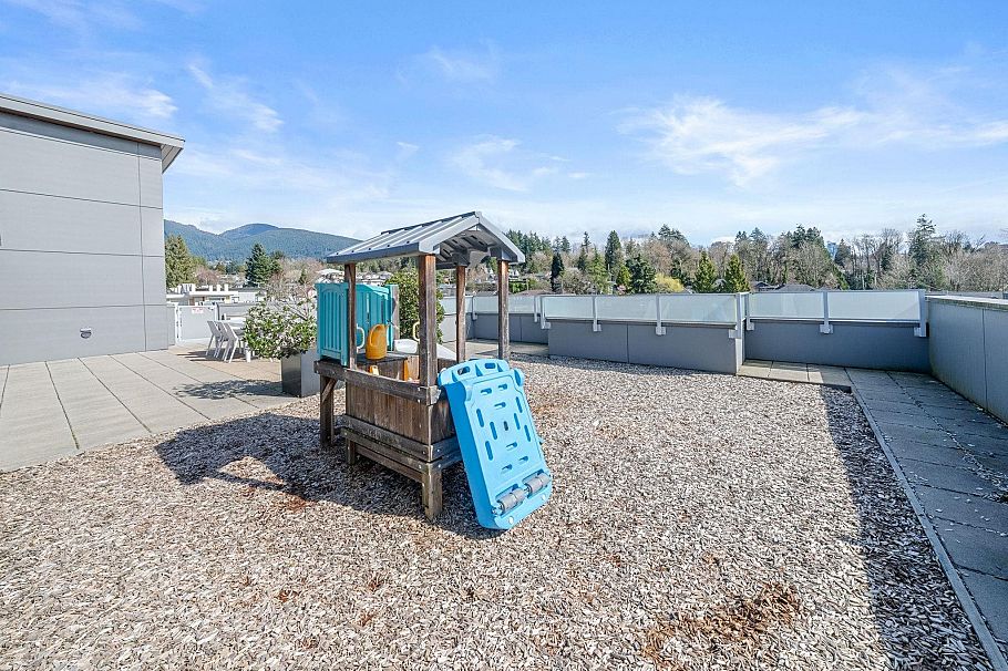 208 711 W 14th Street North Vancouver, BC - 30