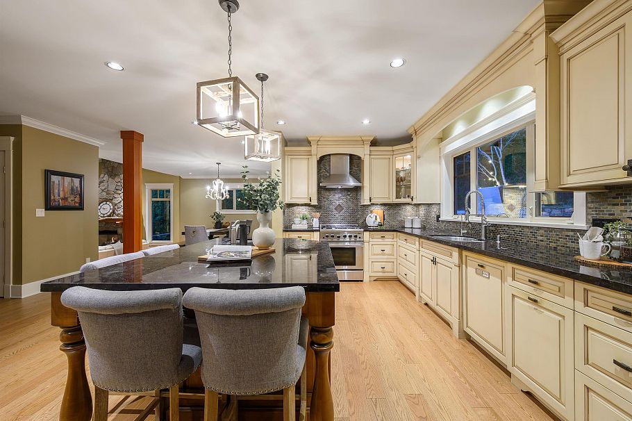 3402 Anne Macdonald Way North Vancouver, BC - 6