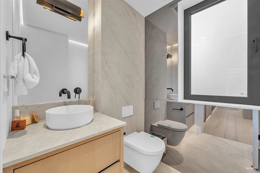 1181 W 33rd Avenue Vancouver, BC - 17