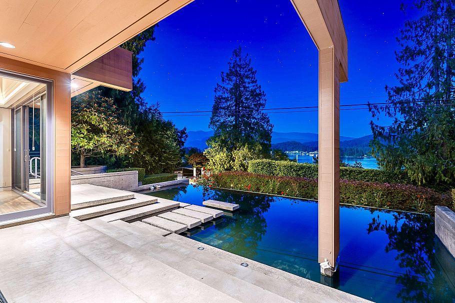 687 Beachview Drive North Vancouver, BC - 36