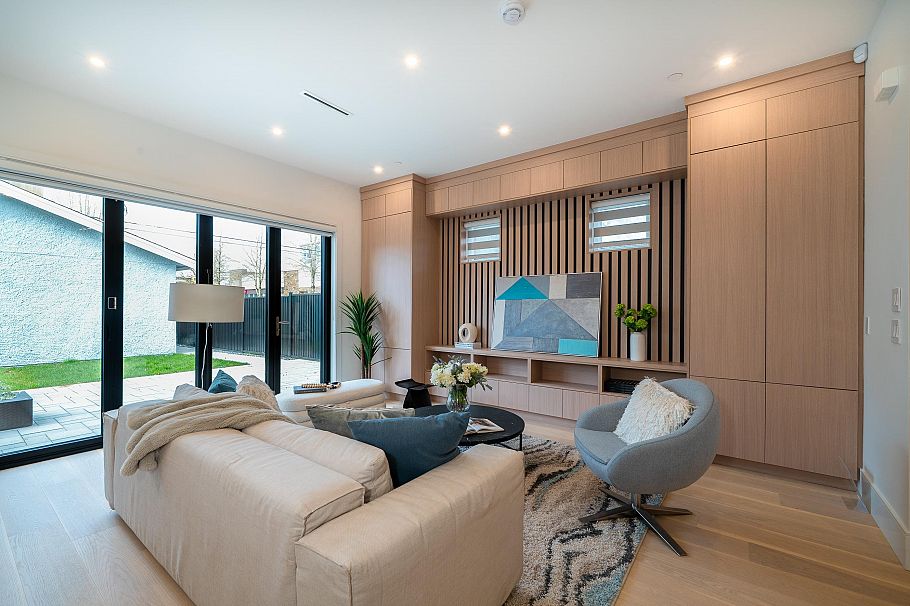 748 E 47th Avenue Vancouver, BC - 5