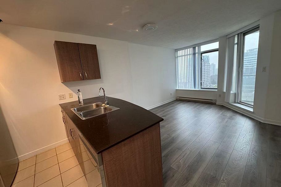 1715 610 Granville Street Vancouver, BC - 2