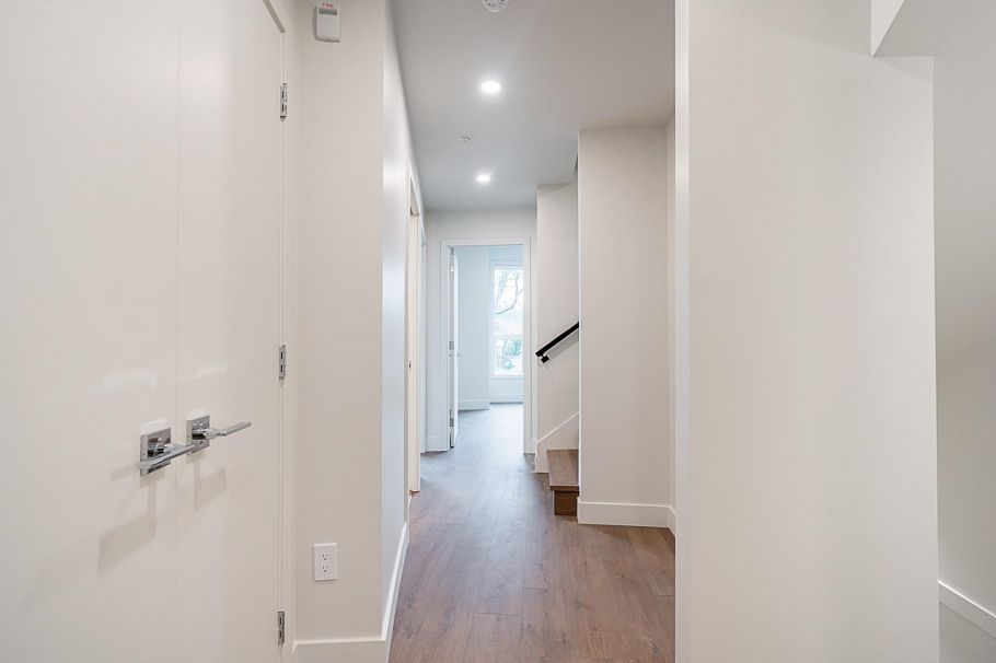 3161 Canfield Crescent North Vancouver, BC - 21