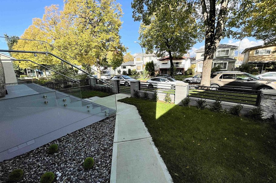 2460 E 19th Avenue Vancouver, BC - 2