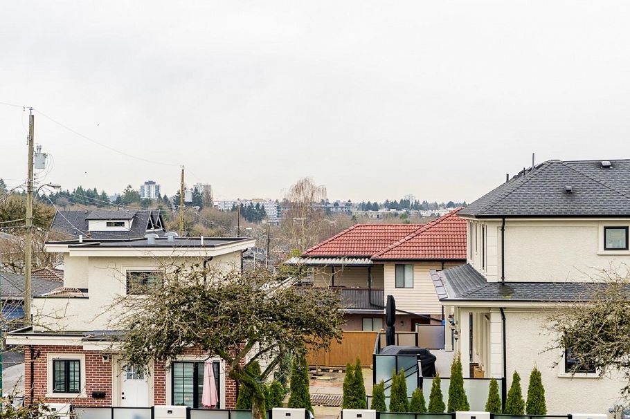 2604 E 19th Avenue Vancouver, BC - 24