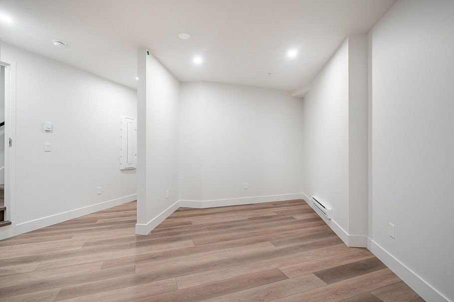 3161 Canfield Crescent North Vancouver, BC - 26