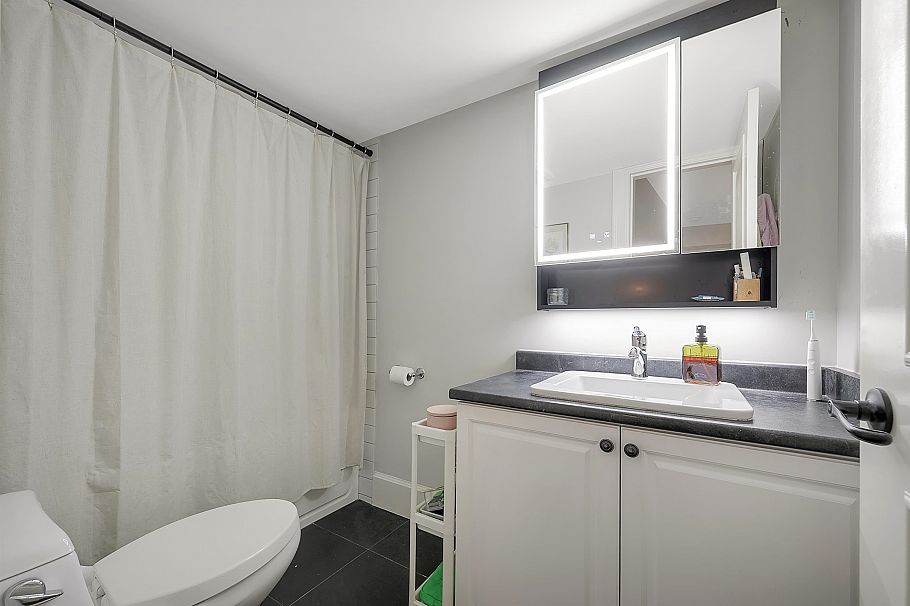 518 E 16th Street North Vancouver, BC - 34