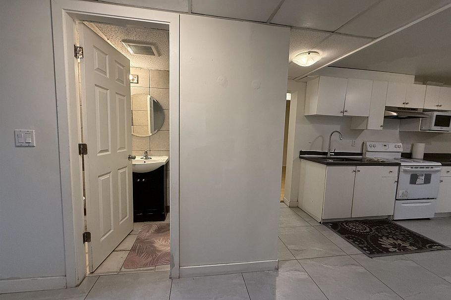 5828 Kerr Street Vancouver, BC - 21