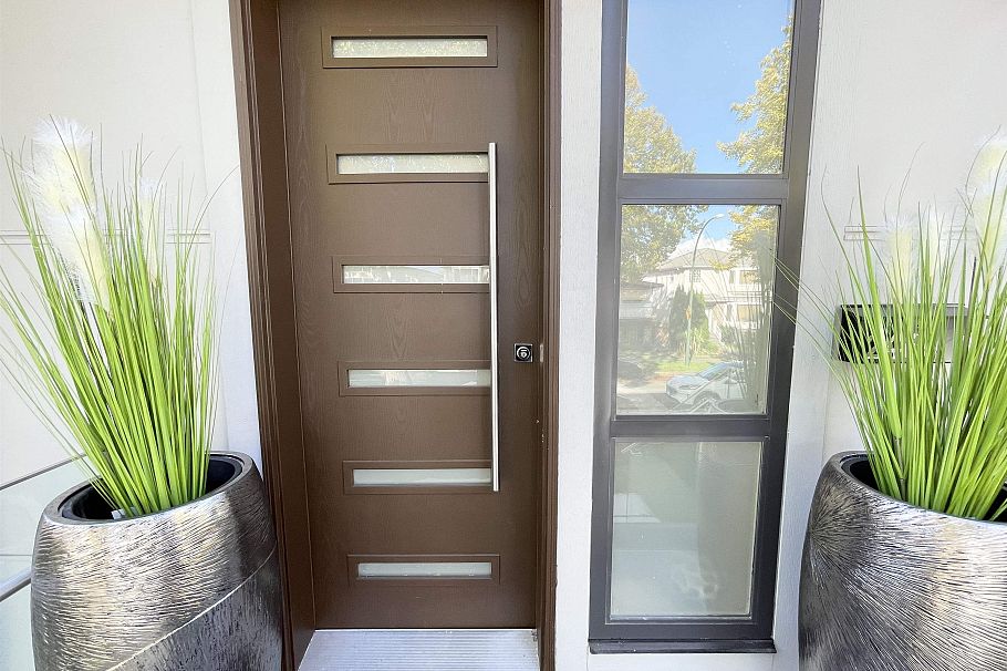 2460 E 19th Avenue Vancouver, BC - 3