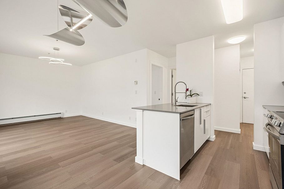 303 1033 St. George's Avenue North Vancouver, BC - 14