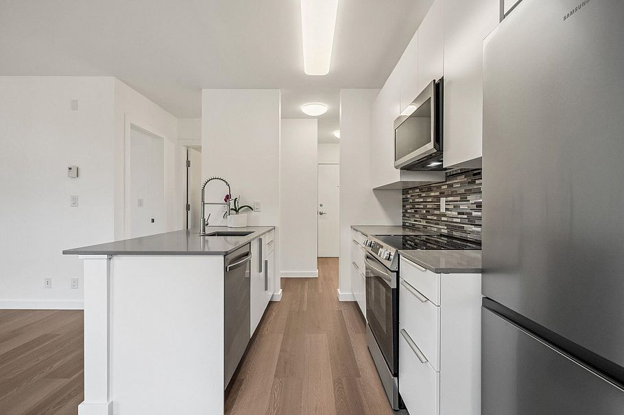 303 1033 St. George's Avenue North Vancouver, BC - 13