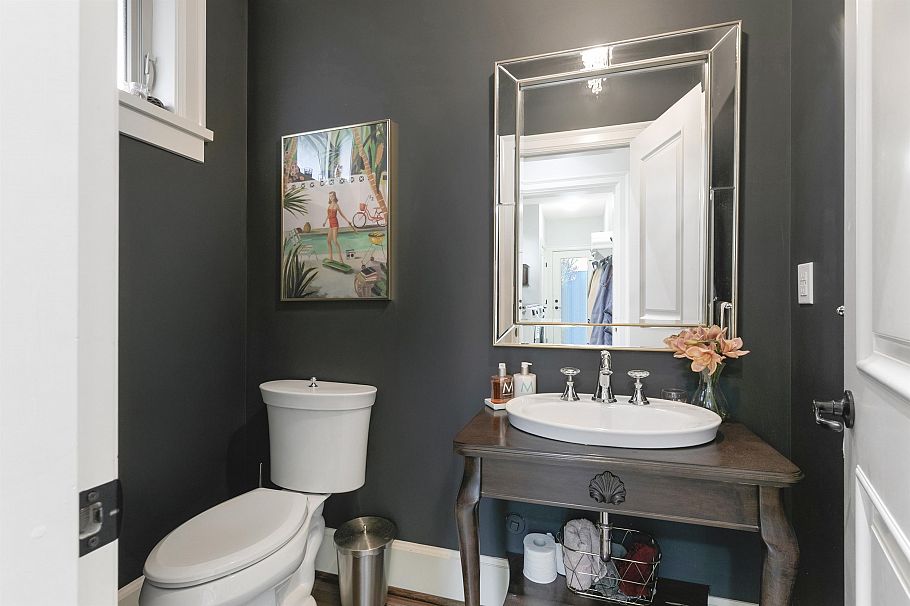 518 E 16th Street North Vancouver, BC - 16