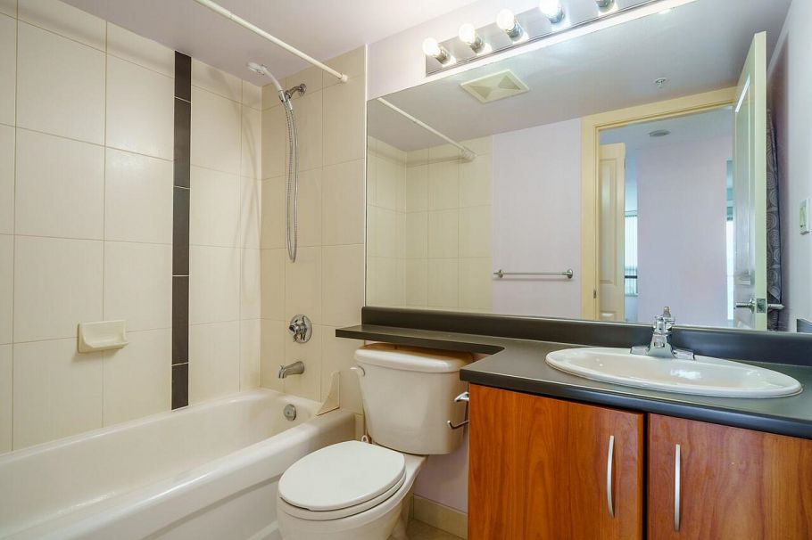 2409 3663 Crowley Drive Vancouver, BC - 9