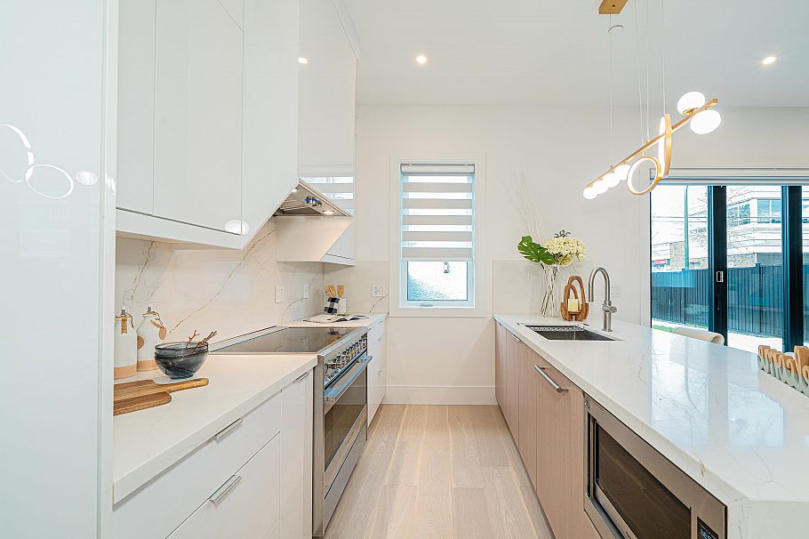 748 E 47th Avenue Vancouver, BC - 10