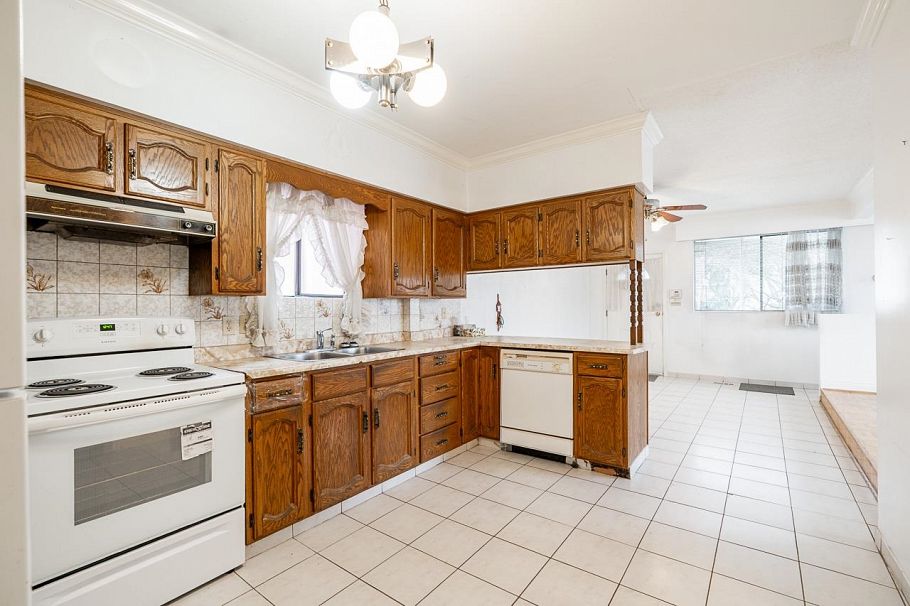 2604 E 19th Avenue Vancouver, BC - 7