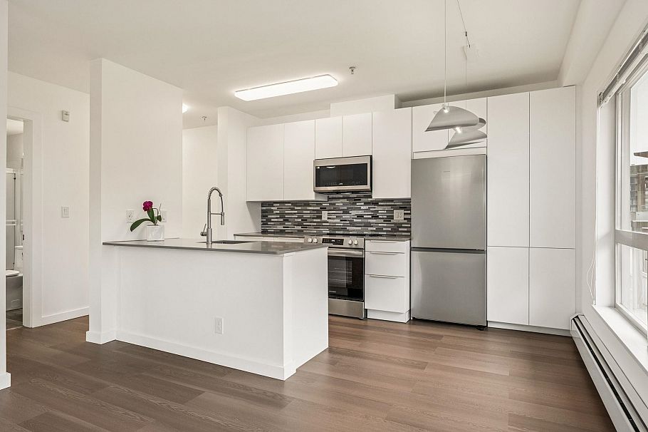 303 1033 St. George's Avenue North Vancouver, BC - 10