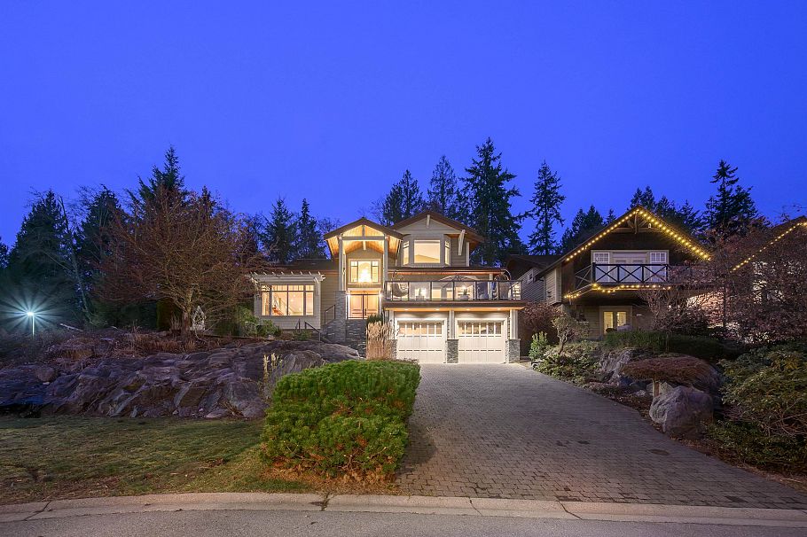 3402 Anne Macdonald Way North Vancouver, BC - 25