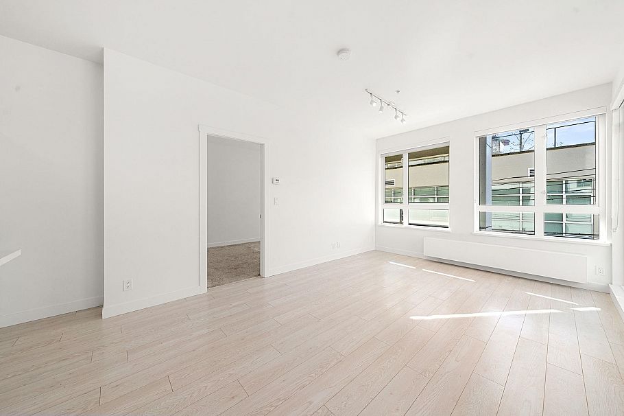 208 711 W 14th Street North Vancouver, BC - 4