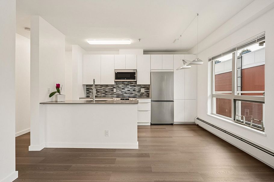 303 1033 St. George's Avenue North Vancouver, BC - 11