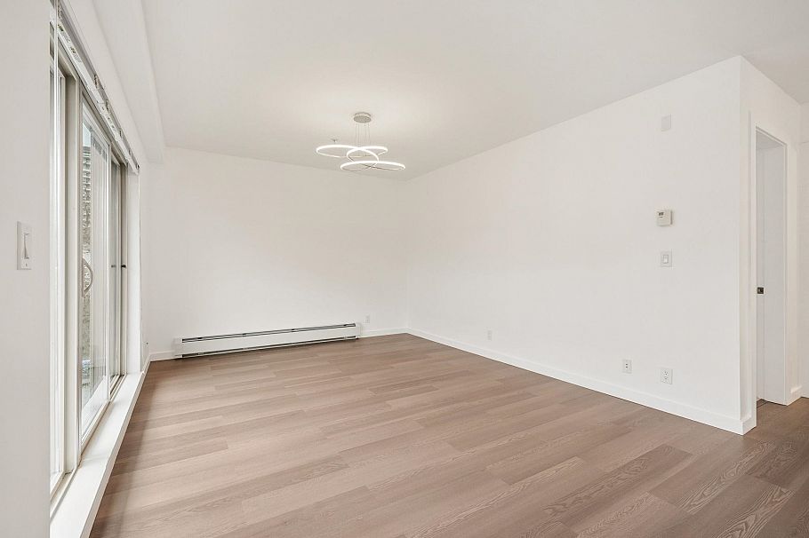 303 1033 St. George's Avenue North Vancouver, BC - 5