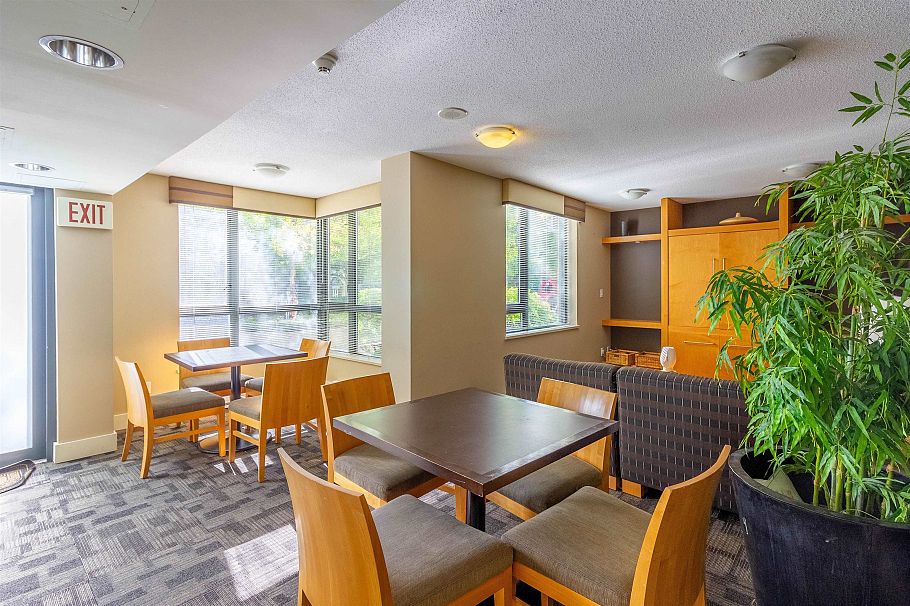 305 3588 Crowley Drive Vancouver, BC - 18