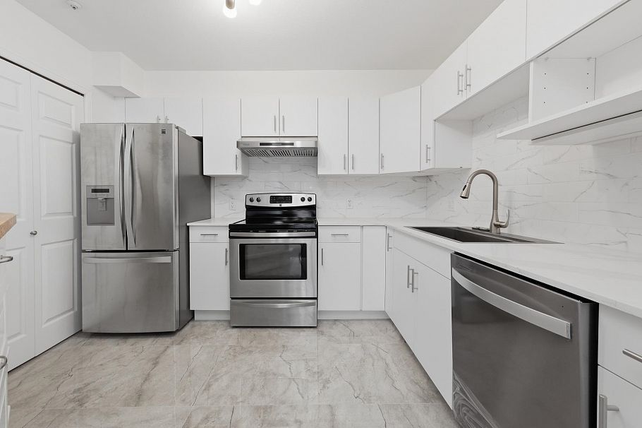 204 1550 Fell Avenue North Vancouver, BC - 2