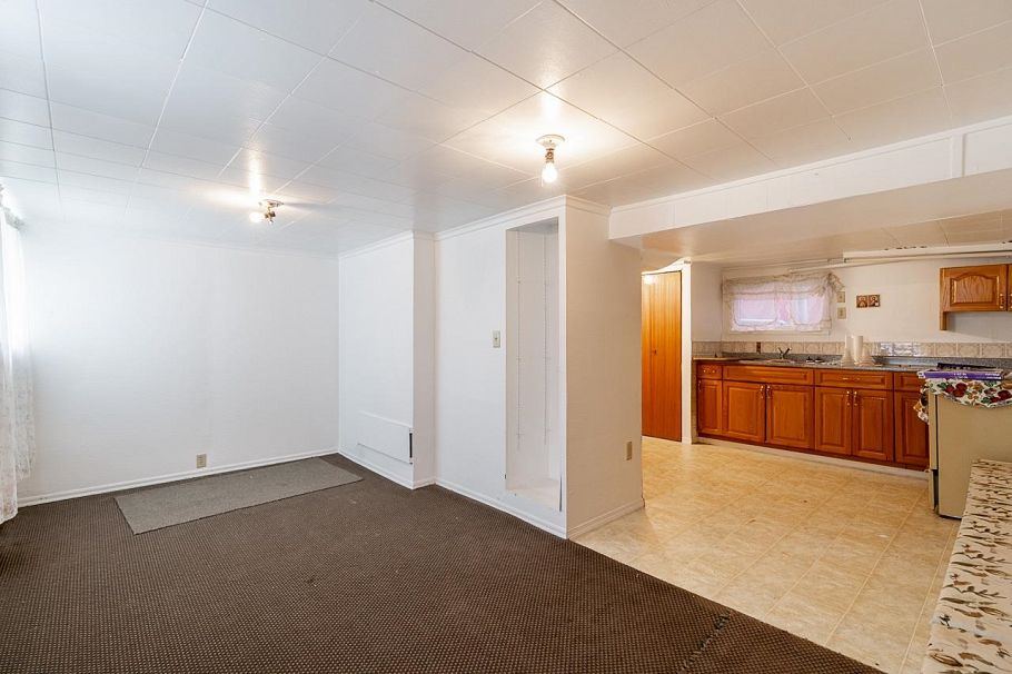 2604 E 19th Avenue Vancouver, BC - 26