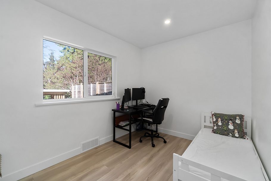 3837 Sunnycrest Drive North Vancouver, BC - 11