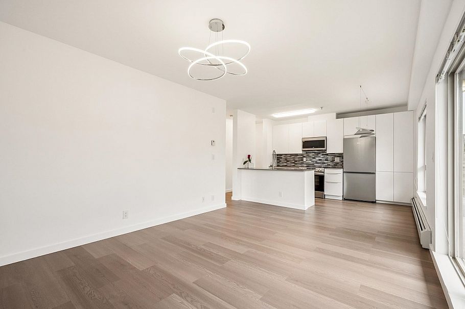 303 1033 St. George's Avenue North Vancouver, BC - 9