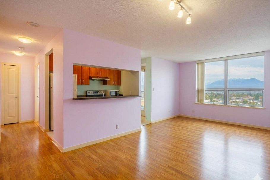 2409 3663 Crowley Drive Vancouver, BC - 1