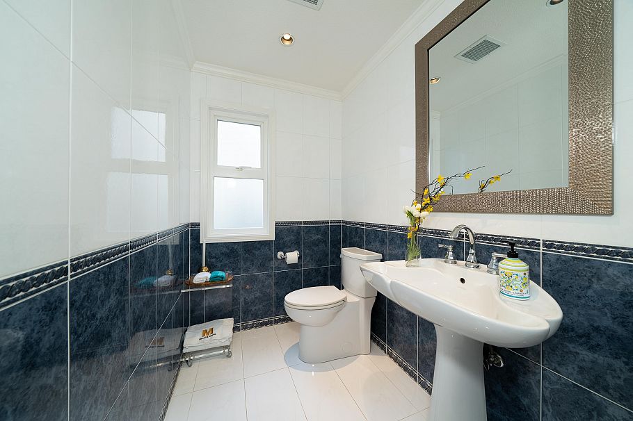 4255 W 15th Avenue Vancouver, BC - 19