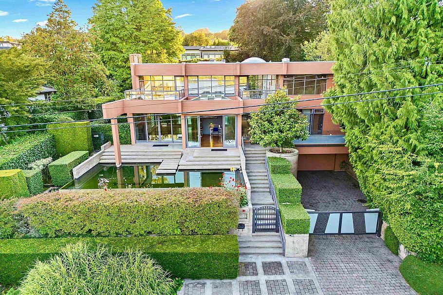 687 Beachview Drive North Vancouver, BC - 1