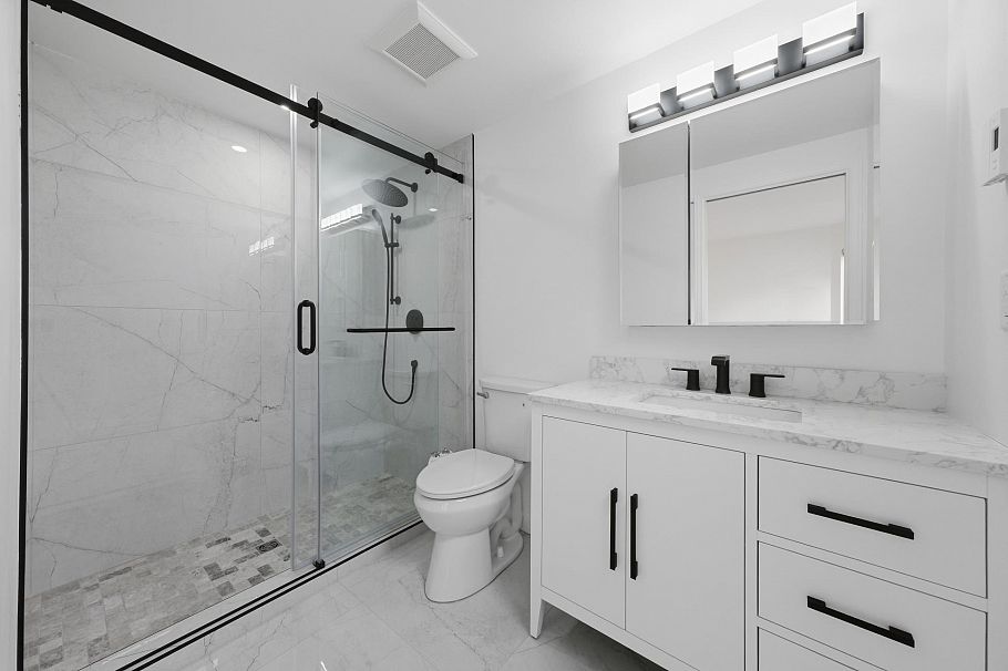 204 1550 Fell Avenue North Vancouver, BC - 14