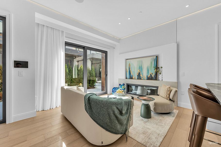 1181 W 33rd Avenue Vancouver, BC - 4