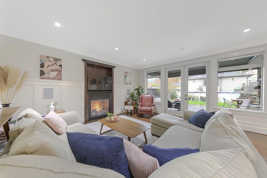 518 E 16th Street North Vancouver, BC - 4