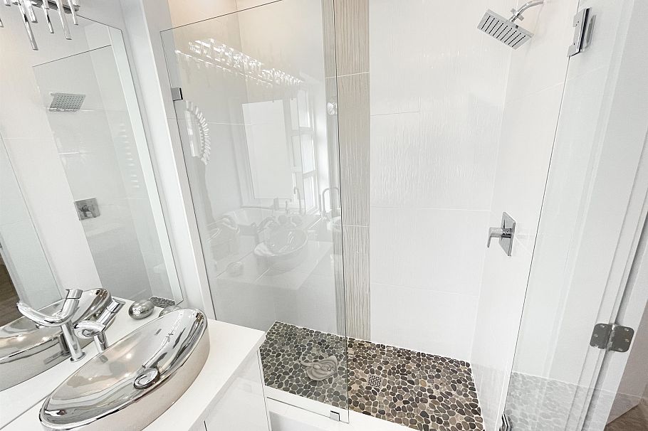 2460 E 19th Avenue Vancouver, BC - 14