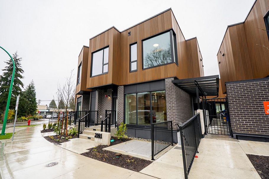 3161 Canfield Crescent North Vancouver, BC - 1