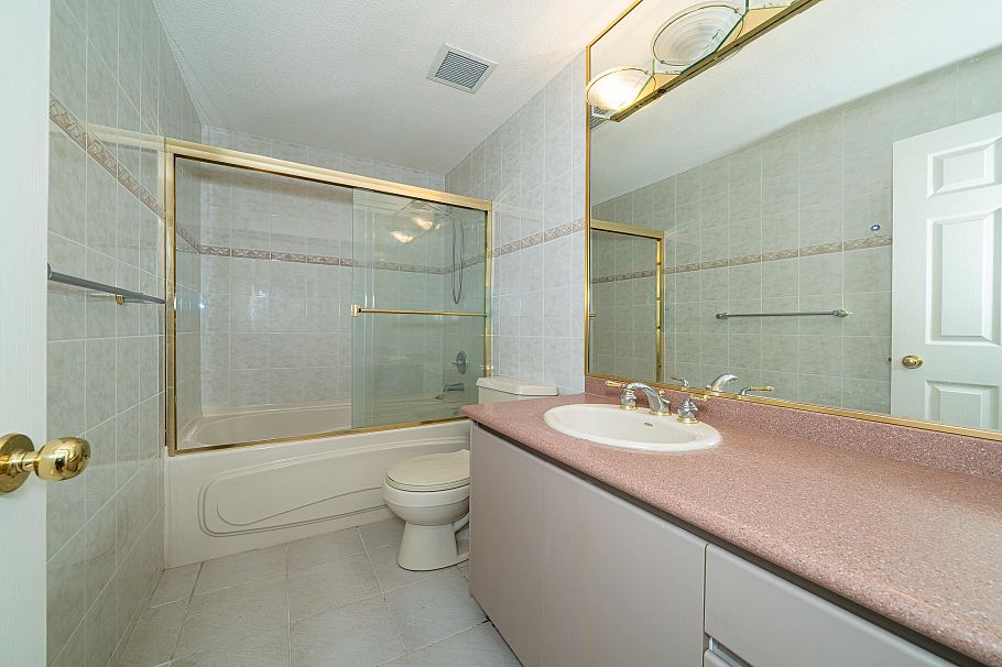 4255 W 15th Avenue Vancouver, BC - 29