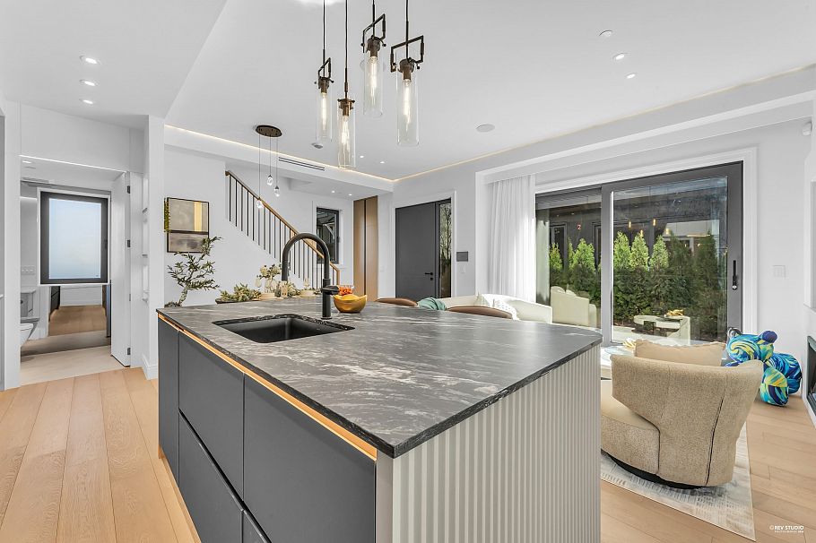 1181 W 33rd Avenue Vancouver, BC - 12