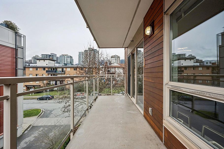 303 1033 St. George's Avenue North Vancouver, BC - 17